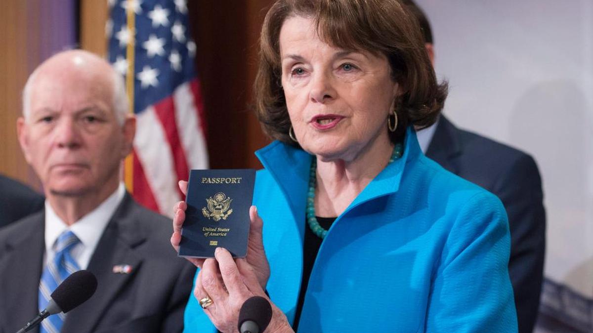 La senadora demócrata Dianne Feinstein y su par republicano Jeff Flake anunciaron que elevarían este jueves un proyecto de ley que prohibiría viajar sin visado a personas que hayan estado en Siria o en Irak.