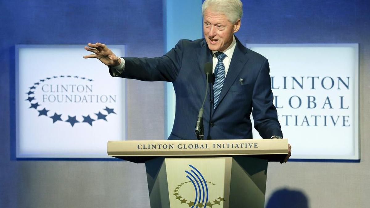 
Bill Clinton criticó el “ataque frontal a gran escala” del que ha sido objeto, en su opinión, la ex secretaria de Estado.
