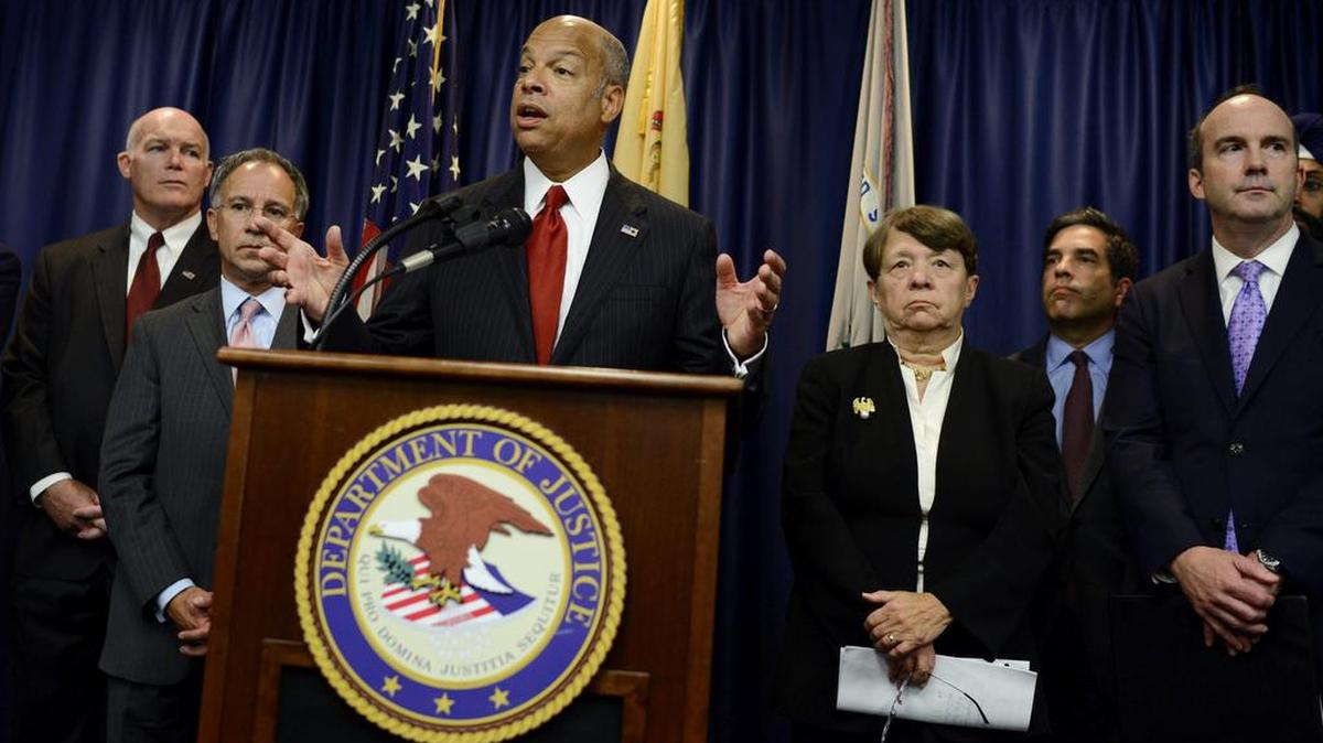 
El secretario de Seguridad Nacional, Jeh Johnson (cen.), durante una rueda de prensa, el martes.
