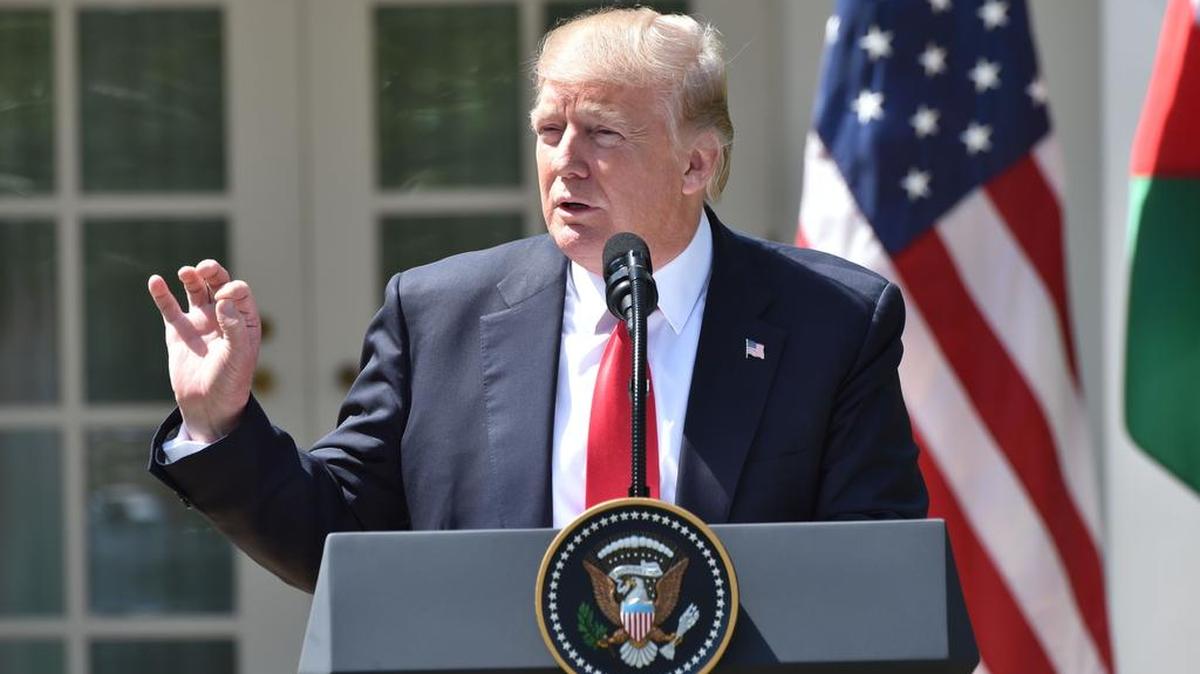 El presidente estadounidense Donald Trump habla durante una conferencia de prensa conjunta con el rey Abdullah II de Jordania en el Jardín de las Rosas de la Casa Blanca el 5 de abril de 2017 en Washington, DC.
