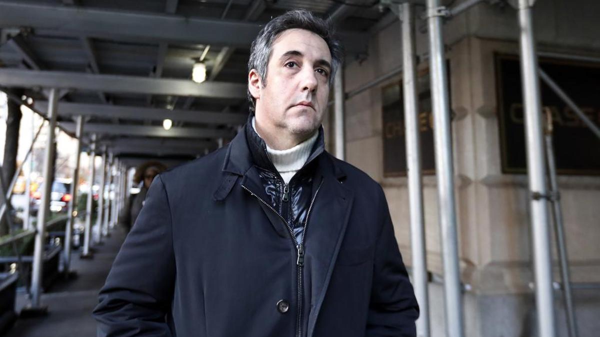En esta foto de archivo del 7 de diciembre de 2018, Michael Cohen, ex abogado del presidente Donald Trump, abandona su edificio de apartamentos en Nueva York.
