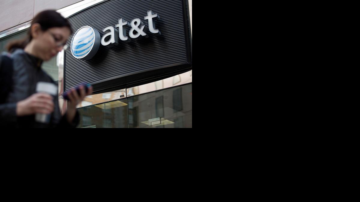 
AT&T Mobility dijo que ya no está incluyendo códigos ocultos de rastreo en internet a los datos transmitidos desde los teléfonos de sus usuarios. 

