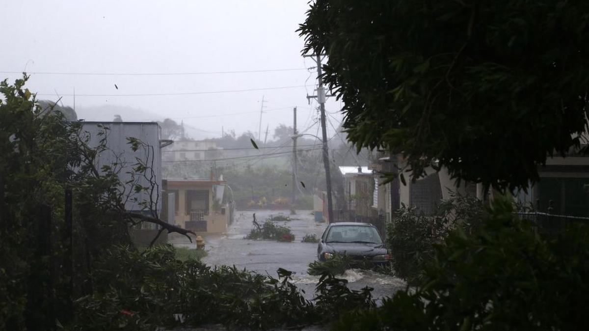 Una calle inundada por el impacto del huracán Irma en Fajardo, Puerto Rico, el miércoles 6 de septiembre de 2017.