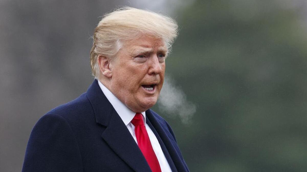 El presidente Donald Trump sale de la Casa Blanca, el 23 de febrero del 2018.