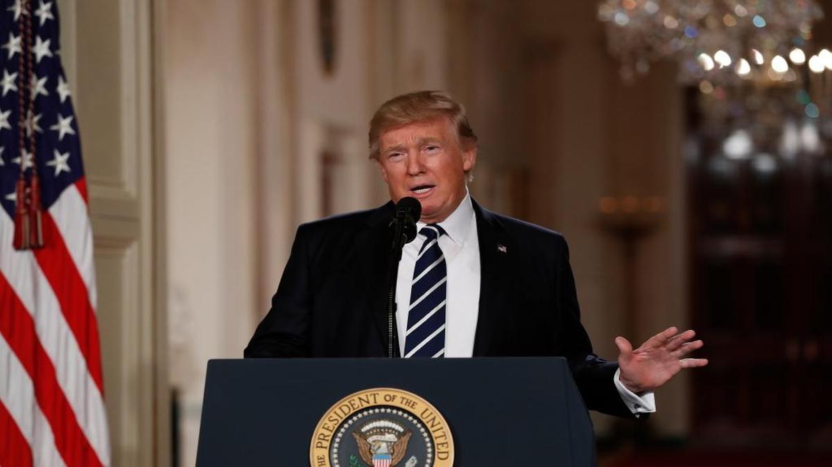 El presidente Donald Trump habla en la Sala Este de la Casa Blanca el 31 de enero.