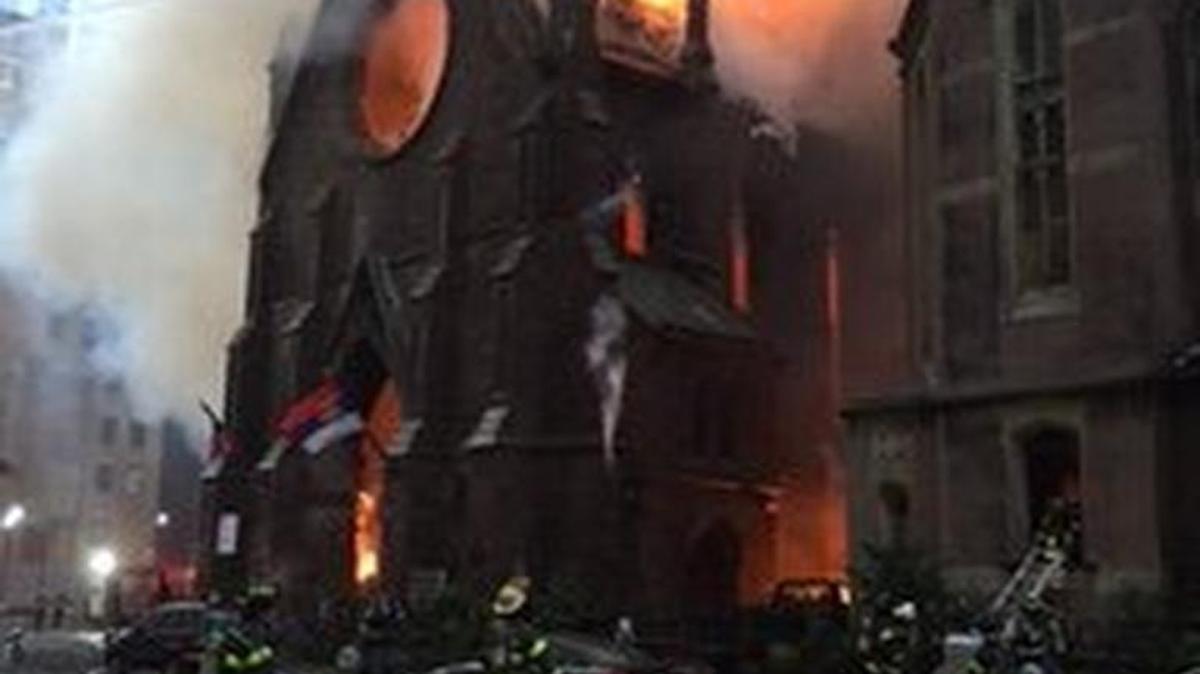 El incendio se desató en la catedral serbia ortodoxa de San Sava en la calle 25 y Broadway del barrio de Flatiron.