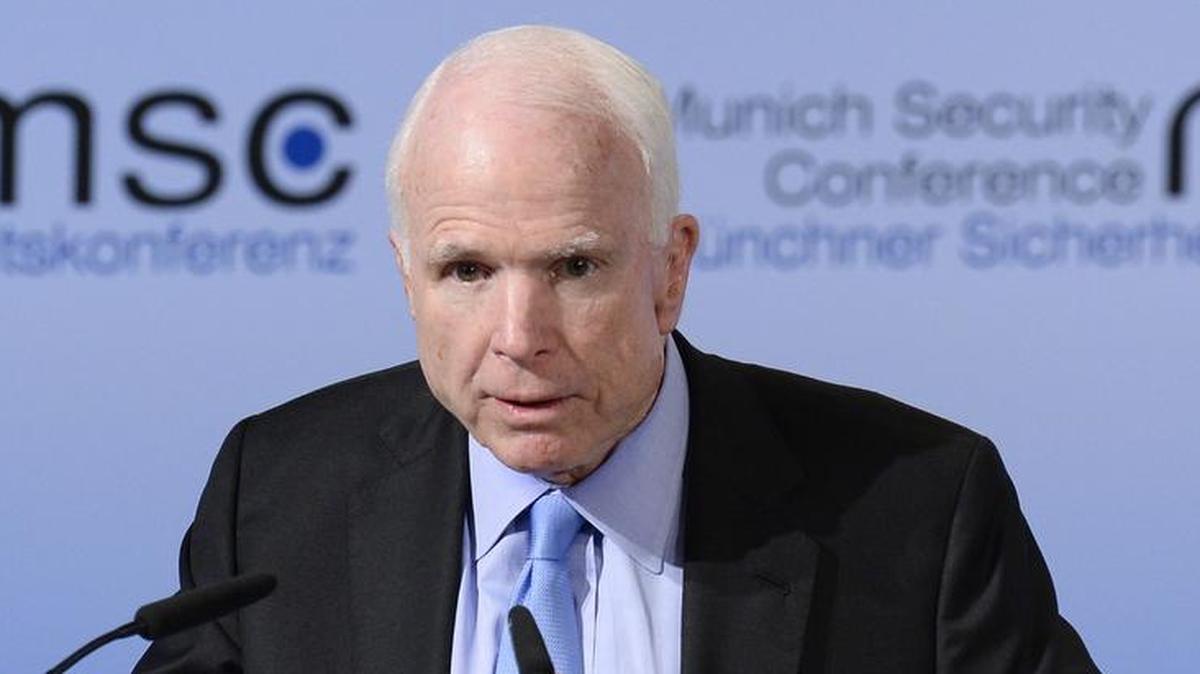 El senador John McCain participa en una conferencia internacional sobre la seguridad en Munich, Alemania, el 17 de febrero de 2017.