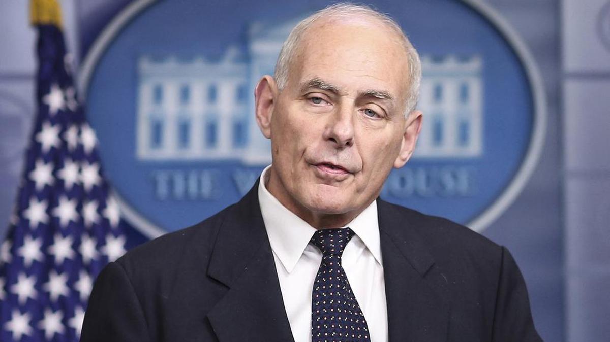 El jefe de gabinete de la Casa Blanca, John Kelly, habla a los medios durante la sesión informativa diaria en la sala de prensa de Brady en la Casa Blanca el 19 de octubre de 2017, en Washington, DC.