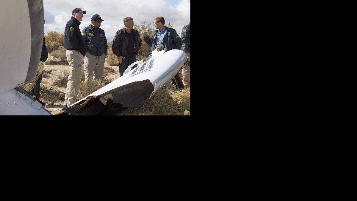 
El presidente de la Comisión Nacional de Seguridad del Transporte (NTSB), Christopher Hard, (segundo a la izq.) los investigadores habían descubierto que el sistema de “plumaje” se activó antes de que la nave alcanzara la velocidad adecuada. 
