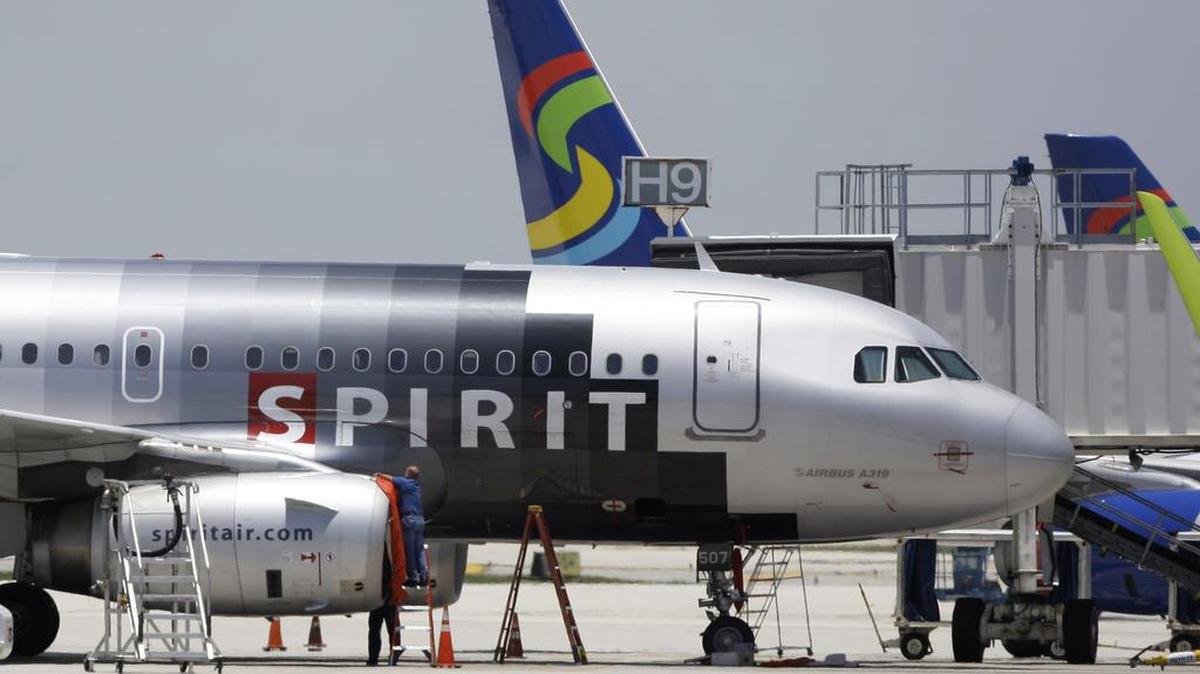 La agresión sexual contra la joven presuntamente ocurrió en un vuelo de Spirit Airlines, cuya flota tiene una fuerte presencia en el Aeropuerto Internacional de Fort Lauderdale-Hollywood.
