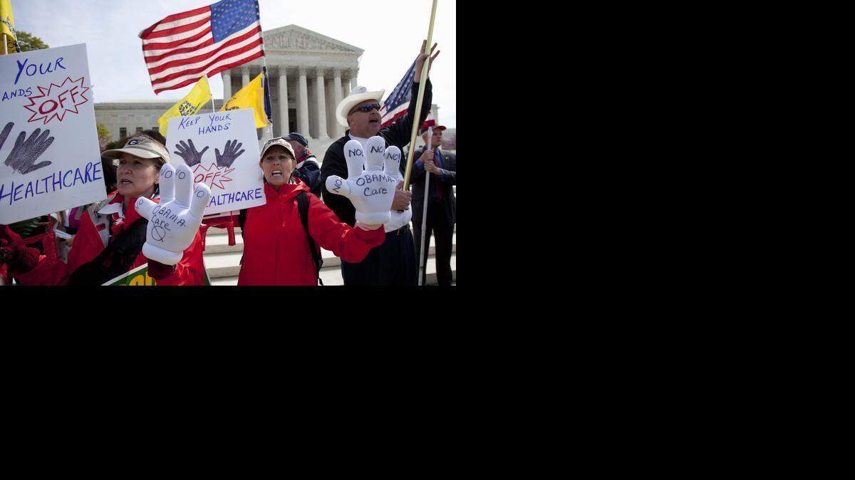 
Un grupo de manifestantes en contra del Obamacare protesta frente a la Corte Suprema de EEUU a principios de año.


