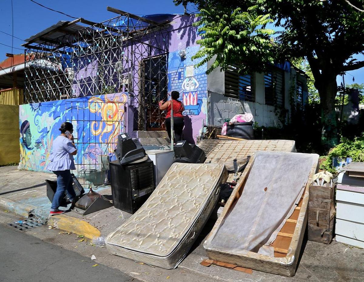 Vista de una casa típica de las muchas que se construyeron sin permiso y que fueron afectadas por el huracán María en una de las comunidades junto al Caño Martín Peña.