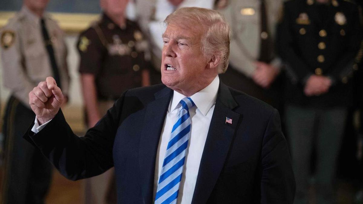 El presidente estadounidense Donald Trump responde preguntas de la prensa después de una reunión con alguaciles de todo el país, en la Casa Blanca, en Washington (Estados Unidos) el miércoles 5 de septiembre de 2018.