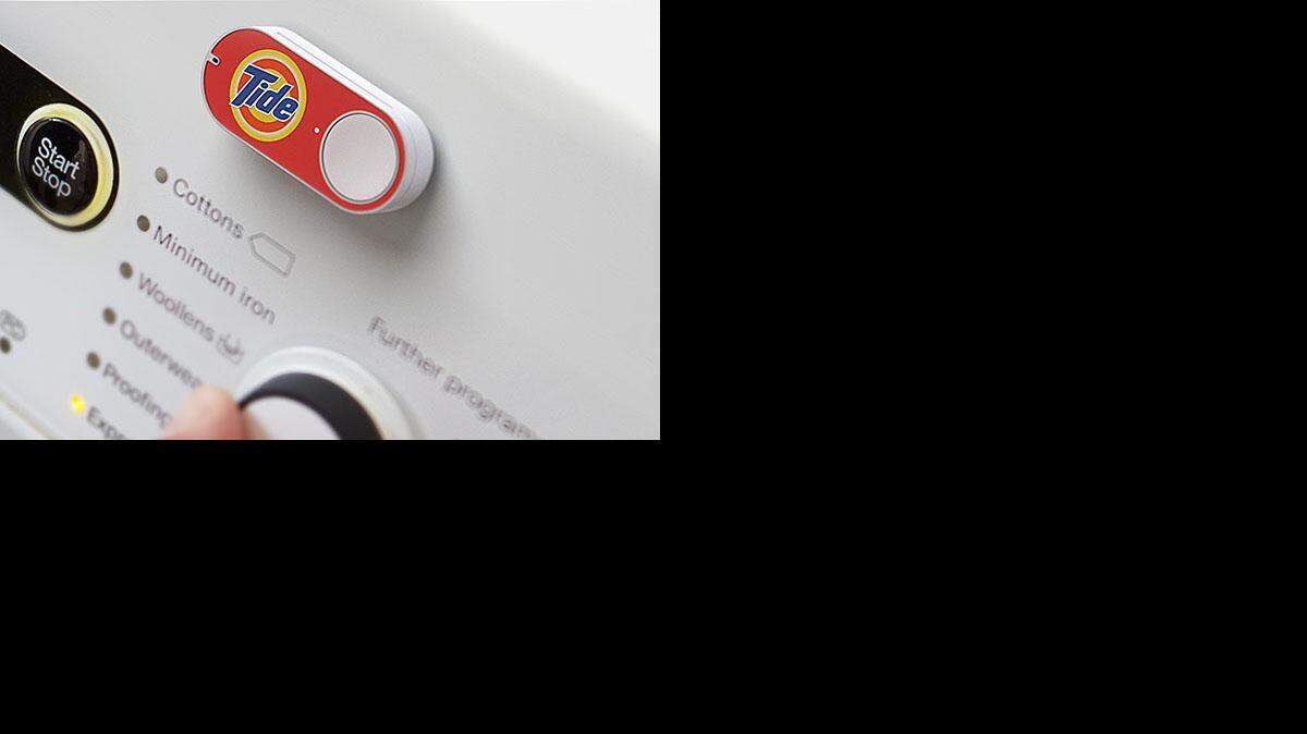 
El “dash button” es un dispositivo identificado con la etiqueta del producto consumido, que debe estar conectado a un teléfono inteligente o al internet inalámbrico del hogar. 
