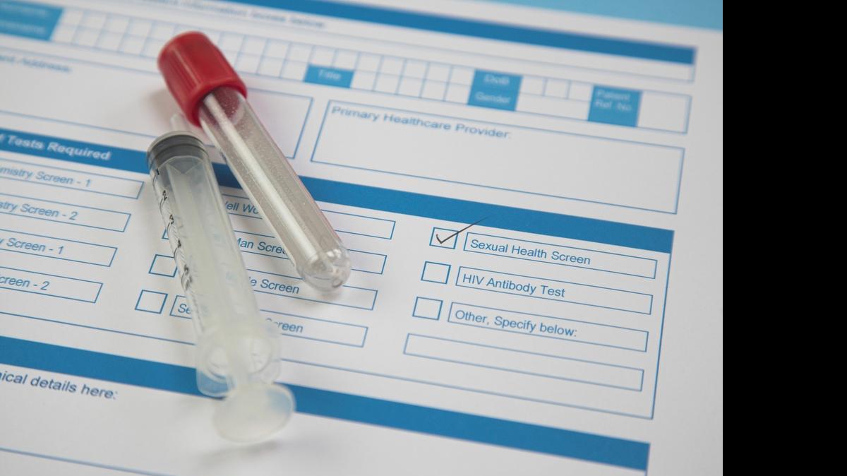 
Las autoridades de salud piden a la población puertorriqueña que se oriente mejor para prevenir enfermedades como clamidia, gonorrea, sífilis, herpes y virus del papiloma humano.
