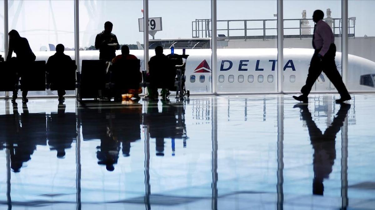 Un avión de la compañía Delta Air Lines en el Aeropuerto Internacional Hartsfield-Jackson de Atlanta.