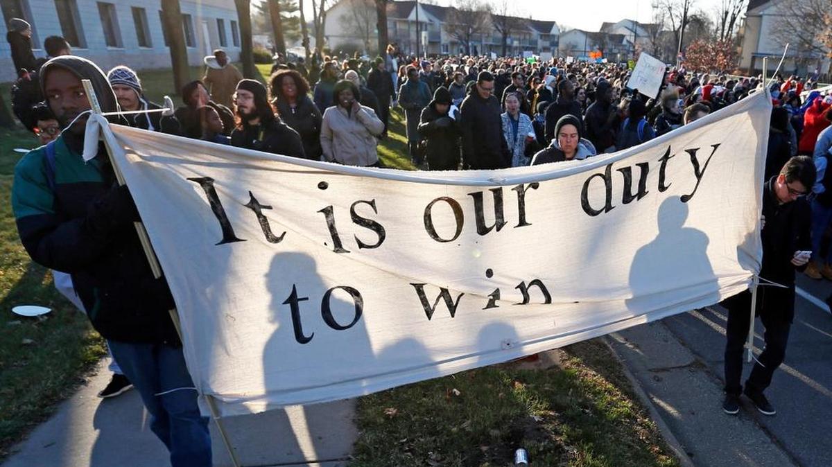 La organización Black Lives Matter Minneapolis prometió seguir su manifestaciones diarias para protestar por la muerte por disparos policiales de James Clark.