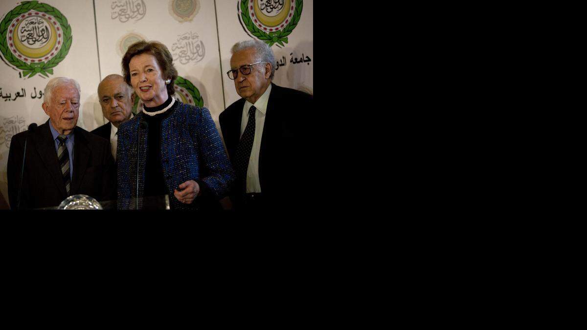 
La embajadora de Naciones Unidas sobre el cambio climático, Mary Robinson (centro).
