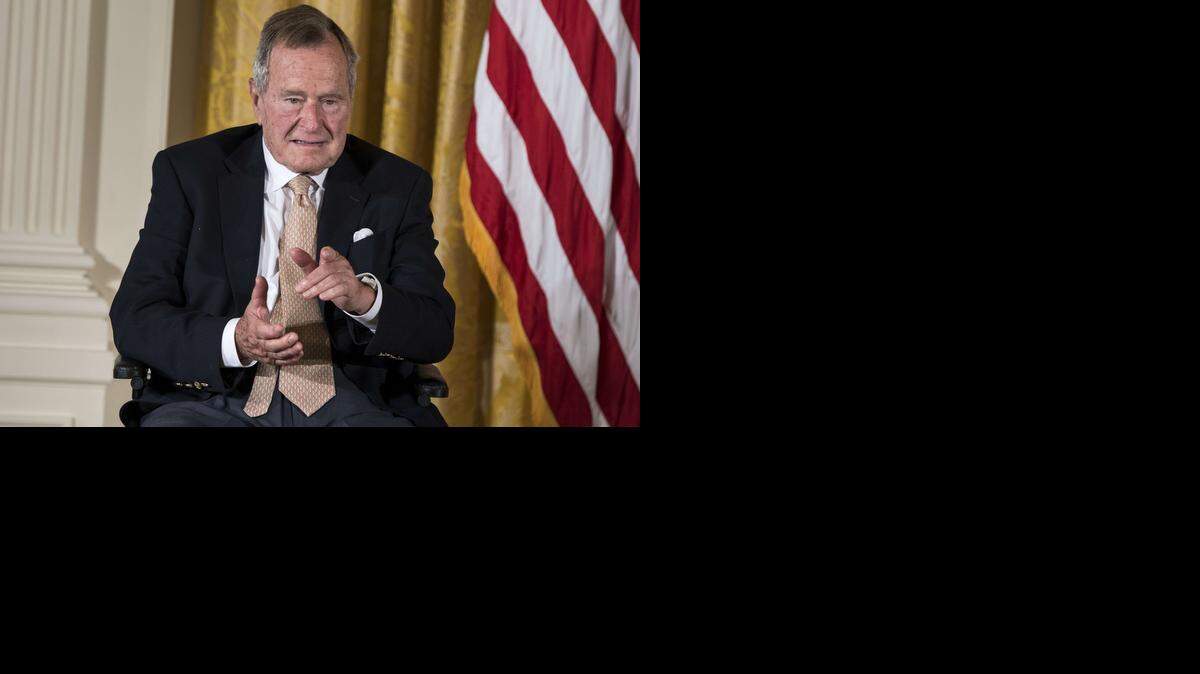 <cutline_leadin>Bush padre</cutline_leadin> ingresó el pasado martes en el Hospital Metodista de Houston con problemas respiratorios.
