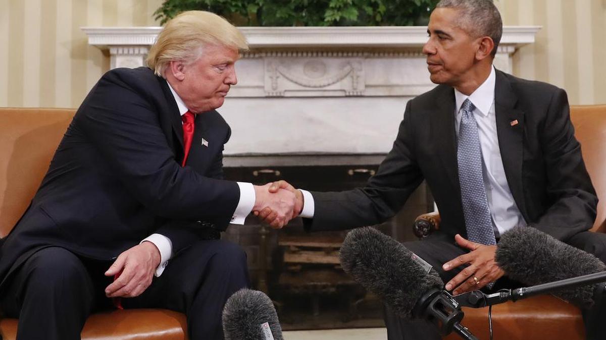 El entonces presidente de Estados Unidos, Barack Obama, junto al presidente electo Donald Trump en un encuentro en la Casa Blanca el 10 de noviembre de 2016.