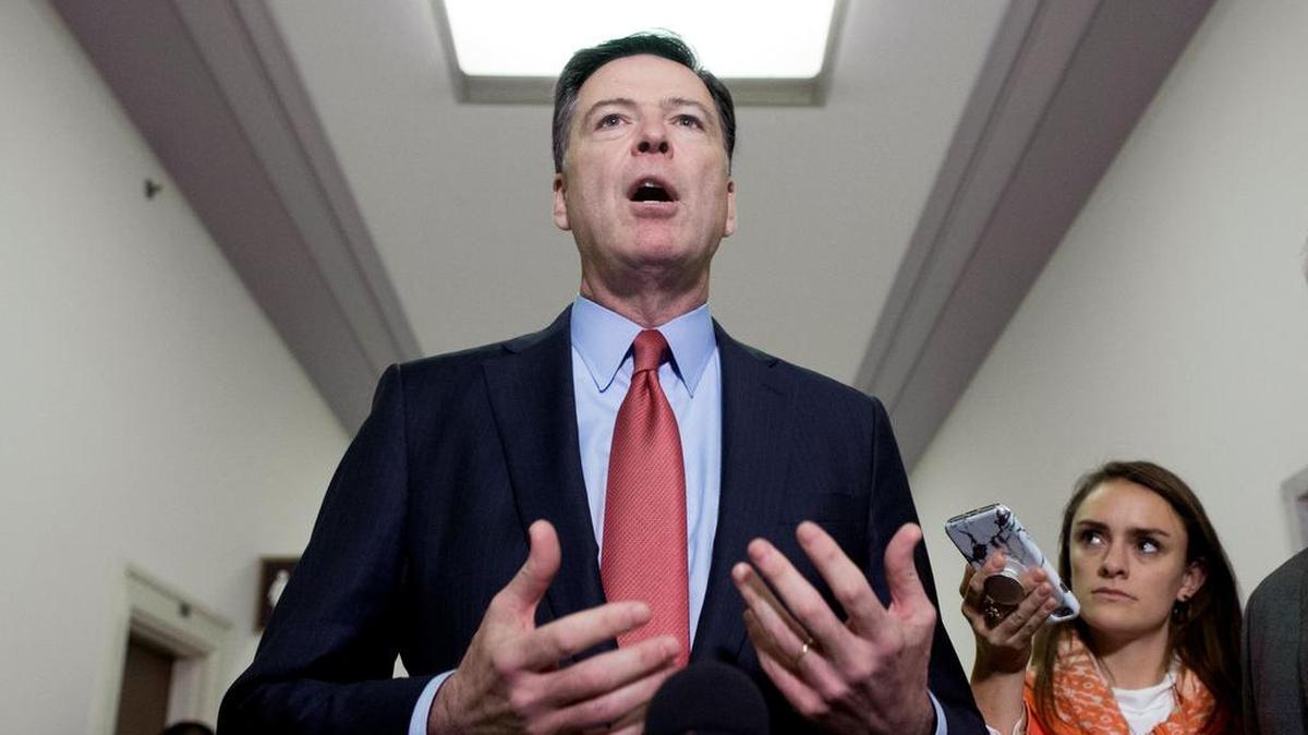 El exdirector del FBI James Comey habla después de comparecer frente a integrantes del Comité Judicial de la Cámara sobre Reformas del Gobierno, el 17 de diciembre de 2018, en el Capitolio en Washington DC.