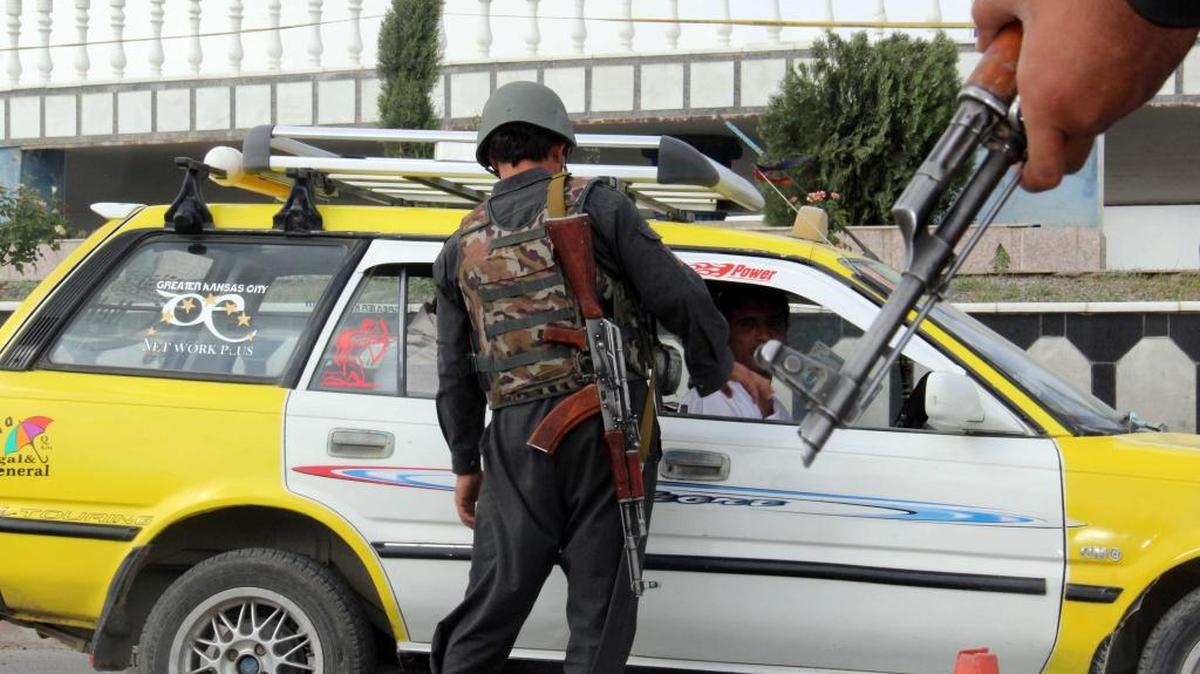 La muerte del mulá Akhtar Mansur asesta un fuerte golpe al movimiento islamista, enfrentado a una dispersión de sus tropas.