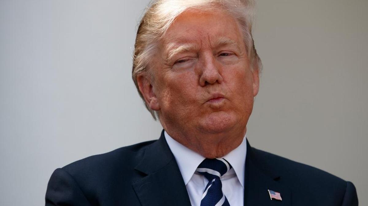 El presidente Donald Trump habla con los medios el 16 de octubre en Washington.