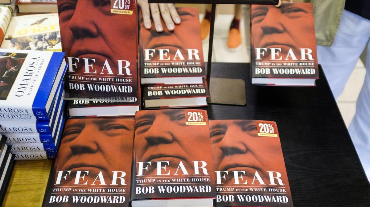 Fotografía de un puesto con ediciones del libro ‘Fear: Trump in the White House’ (Miedo: Trump en la Casa Blanca) del periodista estadounidense Bob Woodward el martes 11 de septiembre de 2018, en una librería de Nueva York.