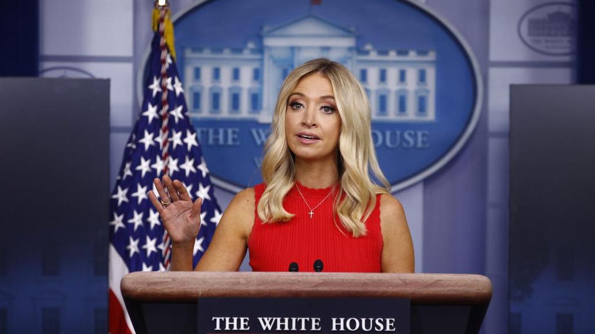 La secretaria de prensa de la Casa Blanca, Kayleigh McEnany, habla durante una conferencia de prensa el miércoles en la Casa Blanca.