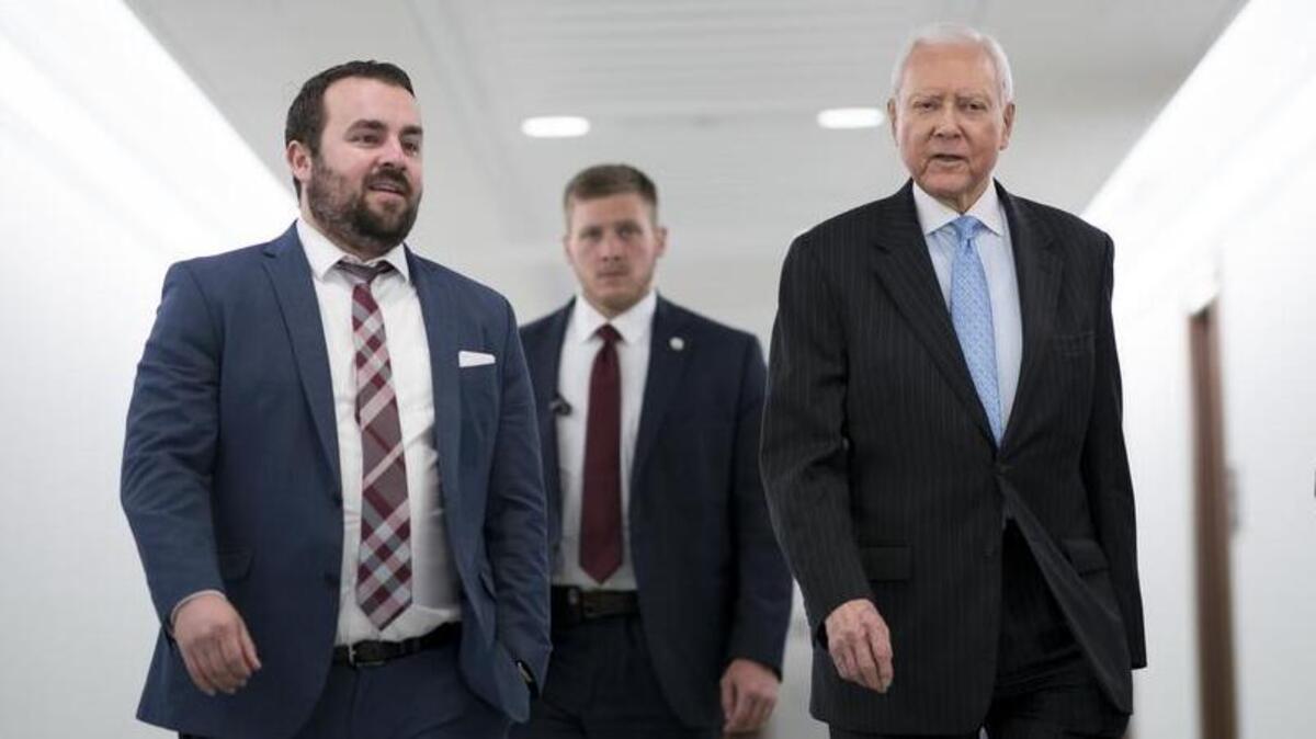 El senador Orrin Hatch (R-Utah) se acerca a una audiencia en Capitol Hill en Washington, el 2 de octubre de 2018.