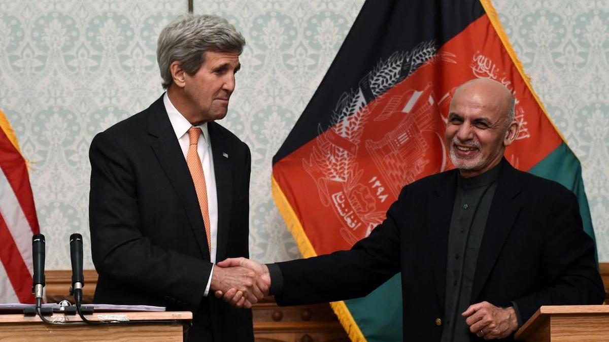 Tras reunirse con el presidente afgano Ashraf Ghani, Kerry dijo que el objetivo común es iniciar negociaciones de paz con los talibanes.