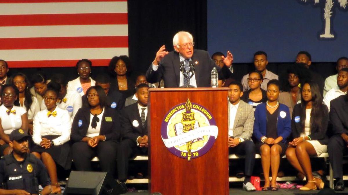 
Sanders se encuentra por primera vez en empate técnico en Iowa con un 41 por ciento de apoyo frente al 40 por ciento de Clinton, que pierde el 52 por ciento que tenía en julio.
