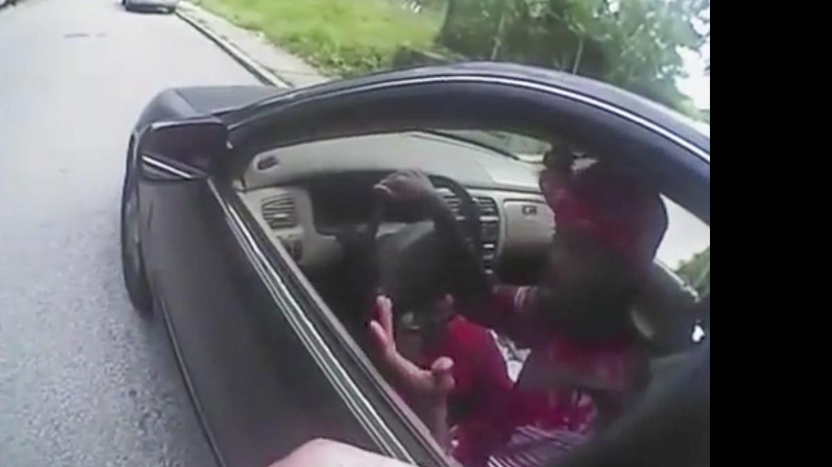 
En la grabación se escucha a Tensing pidiendo la licencia de conducción a DuBose antes de disparar su arma hacia la cabeza de DuBose. Tensing fue condenado por asesinato por un gran jurado. 
