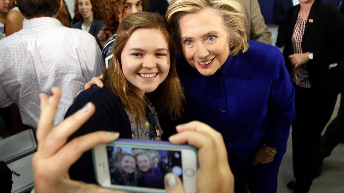 
Hillary Clinton durante una parada de campaña en el River Valley Community College de Claremont, NH, el pasado 11 de agosto.


