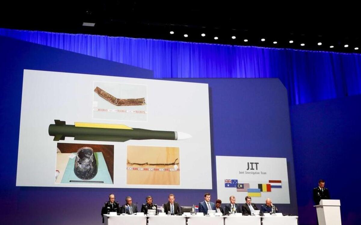 Miembros del equipo de investigación conjunta del vuelo MH17, derribado por un misil en una zona de Ucrania controlada por los separatistas prorrusos, en el que murieron 298 personas en 2014, ofrecen una rueda de prensa en el centro de congresos NBC en Nieuwegein, Holanda.