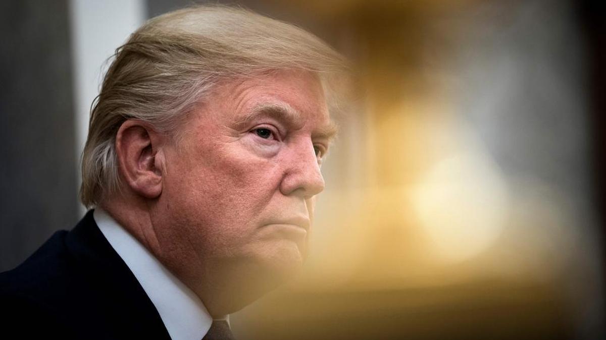 El presidente de los Estados Unidos, Donald Trump, durante una reunión con el gobernador de Puerto Rico, Ricardo Rosselló y otros en la Oficina Oval de la Casa Blanca el 19 de octubre de 2017 en Washington, DC.