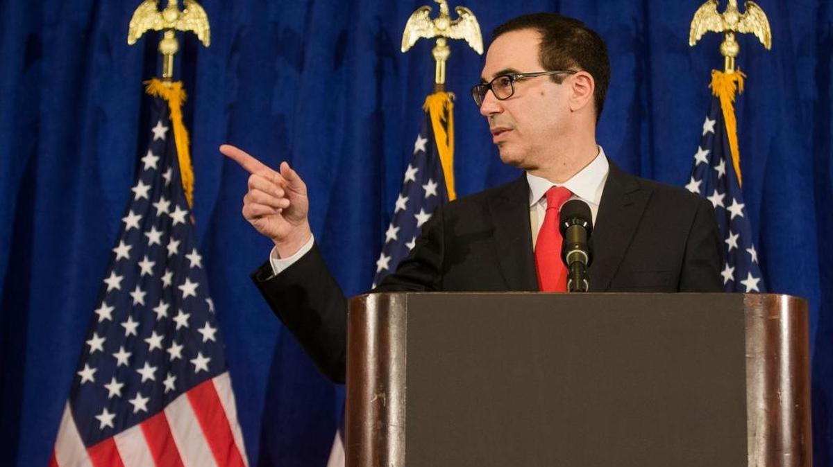 El secretario del Tesoro estadounidense, Steven Mnuchin, responde a preguntas en el hotel Hilton Midtown durante la Asamblea General de Naciones Unidas en Nueva York, el 21 de septiembre.