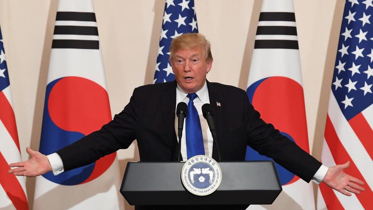 El presidente estadounidense, Donald J. Trump, da una rueda de prensa en Seúl (Corea del Sur), el 7 de noviembre de 2017, en el ámbito de la visita de estado de dos días de duración del mandatario norteamericano al país.