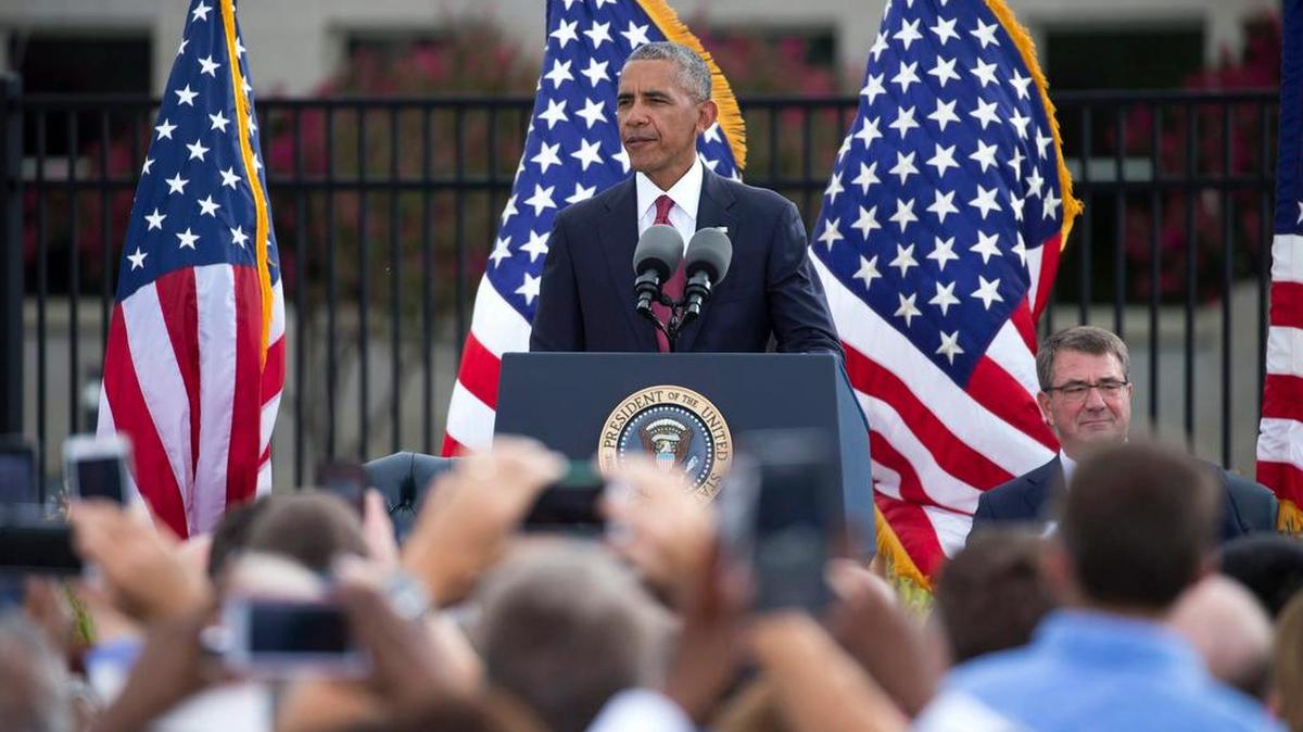 El presidente Barack Obama pronuncia un discurso durante la ceremonia conmemorativa por el decimoquinto aniversario de los ataques terroristas, Virginia.