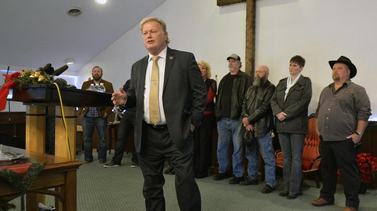 El pasado martes, 12 de diciembre, Dan Johnson dijo desde el púlpito de su iglesia que las acusaciones eran “totalmente falsas” y parte de una estrategia nacional para derrotar a los republicanos conservadores.
