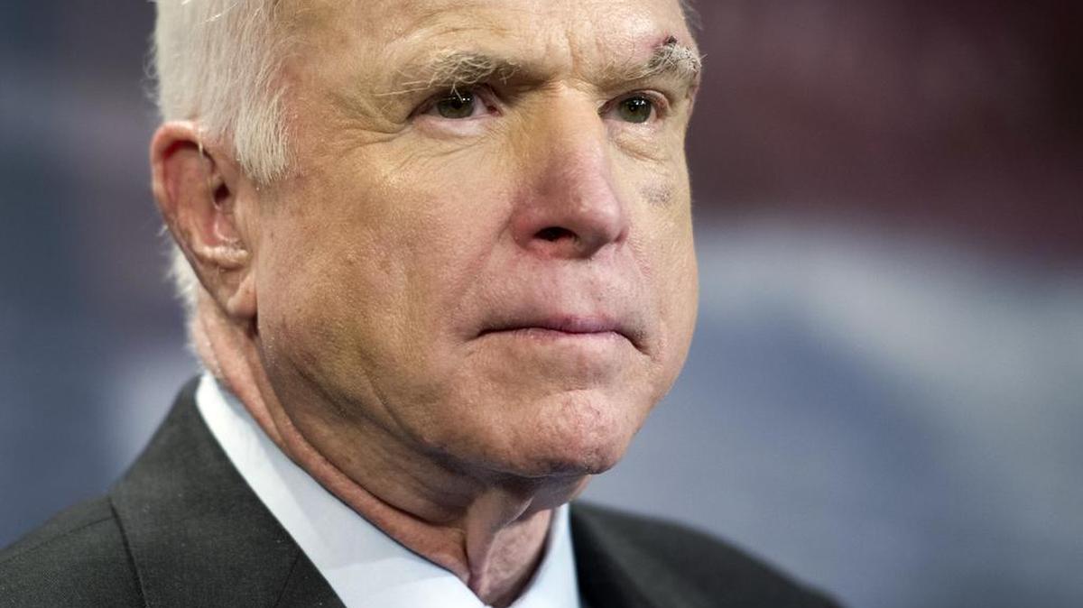 El senador republicano John McCain aseguró el viernes que votará en contra de la última propuesta legislativa de republicana para derogar y reemplazar la actual ley de salud, conocida como Obamacare. Foto: 27 de julio de 2017.