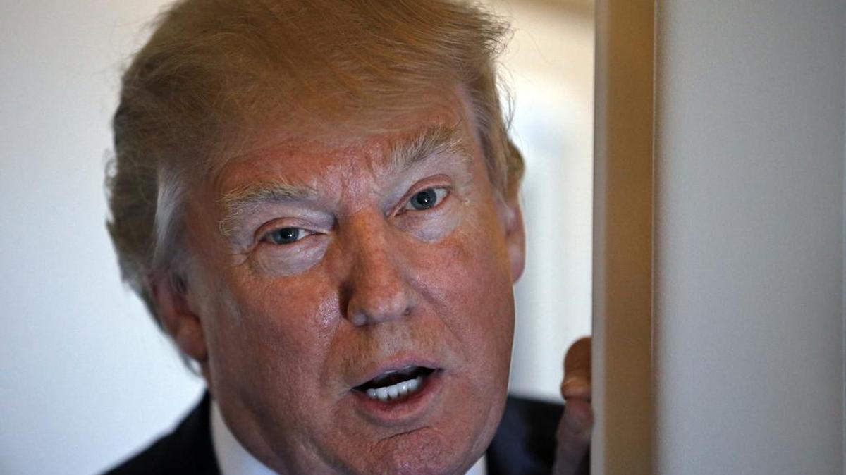 El presidente Donald Trump a bordo del avión Air Force One.