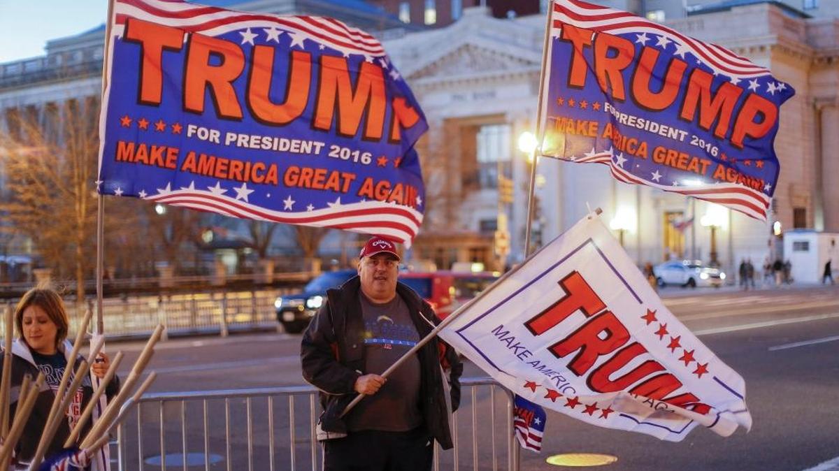 Trump se ve como un presidente diferente, que no debe su éxito a nadie y que no sigue el ejemplo de ningún mandatario anterior, y esto es lo que esperan de él muchos de sus seguidores.