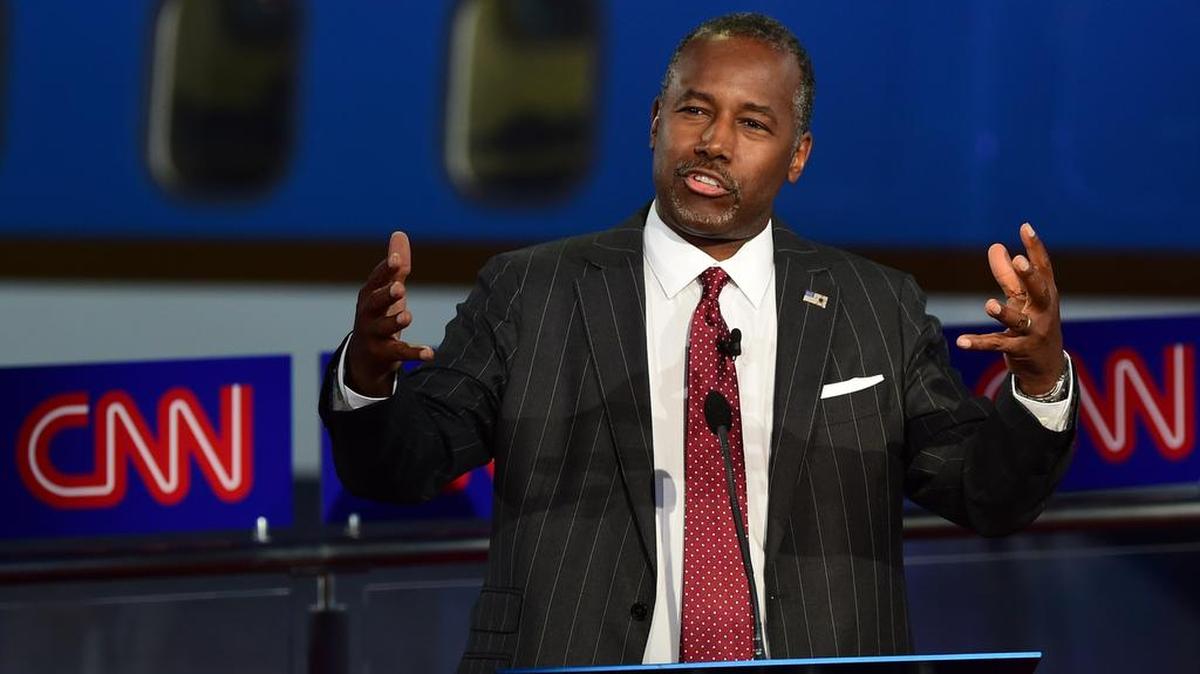 
Ben Carson toma la palabra durante el debate presidencial republicano.
