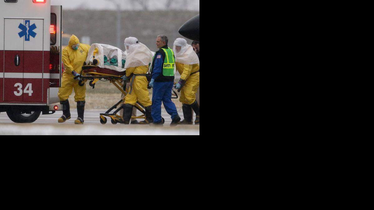 <cutline_leadin>Trabajadores de</cutline_leadin> salud trasladan al enfermo de ébola a hospital de Omaha.<252><252>