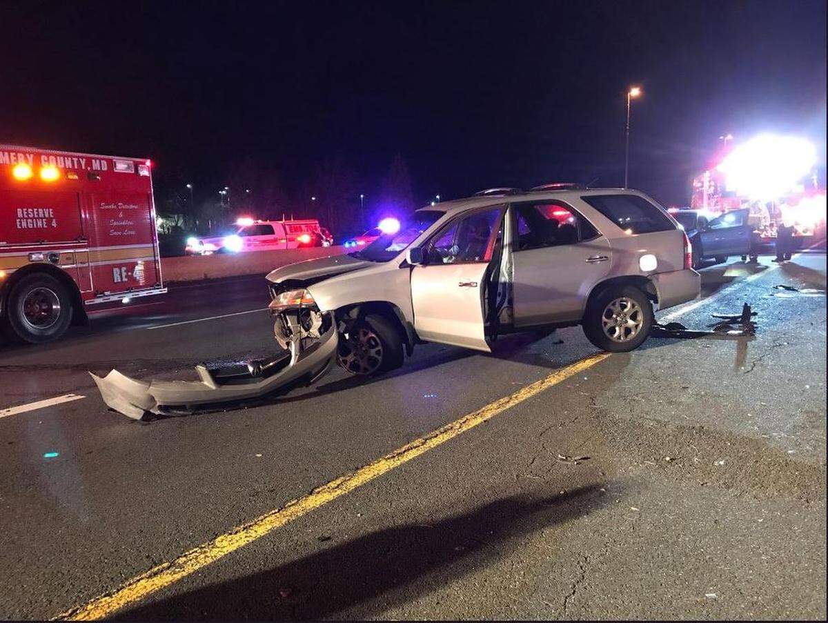 Fotografía del accidente de tránsito en la autopista I-270 en el estado de Maryland en la que resultaron muertos dos agentes de la ley.