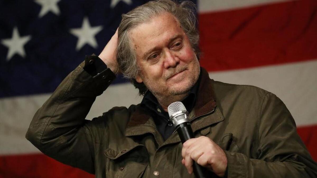 Steve Bannon durante un acto de campaña en diciembre pasado para presentar al candidato republicano por Alabama al Senado, Roy Moore, quien no obtuvo el escaño.