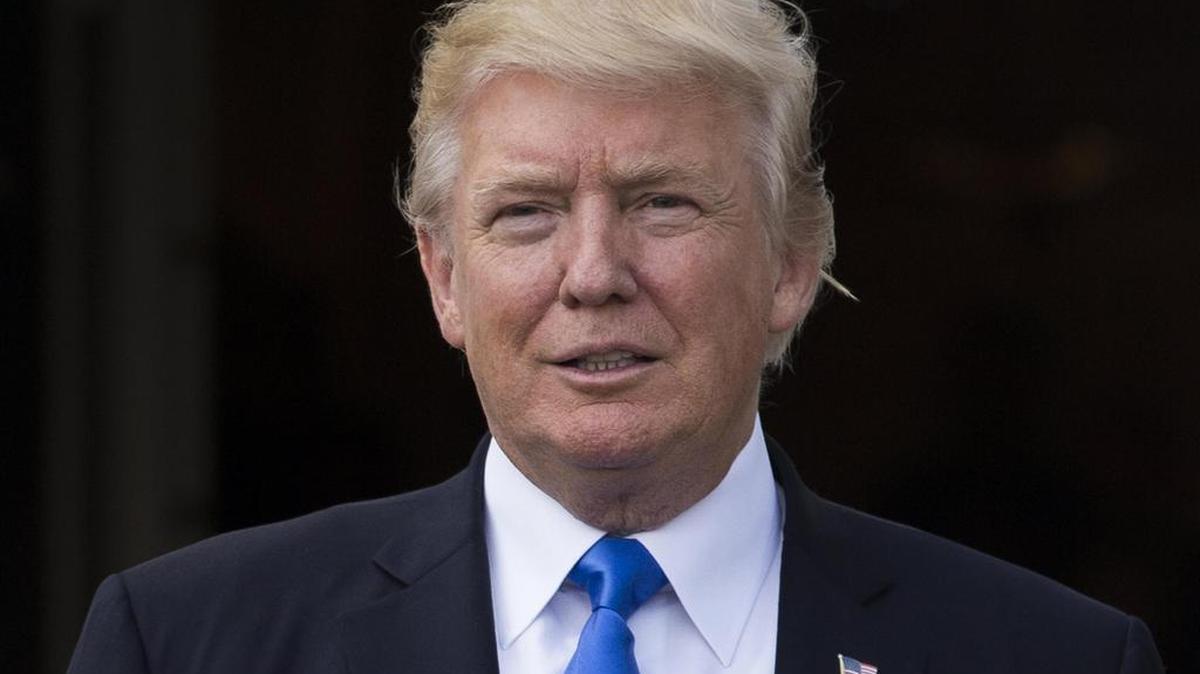 El presidente de Estados Unidos, Donald J. Trump, aguarda la llegada del presidente de Corea del Sur, Moon Jae-in y su esposa, Kim Jeong-suk, en la Casa Blanca en Washington, DC, Estados Unidos, el 29 de junio de 2017.