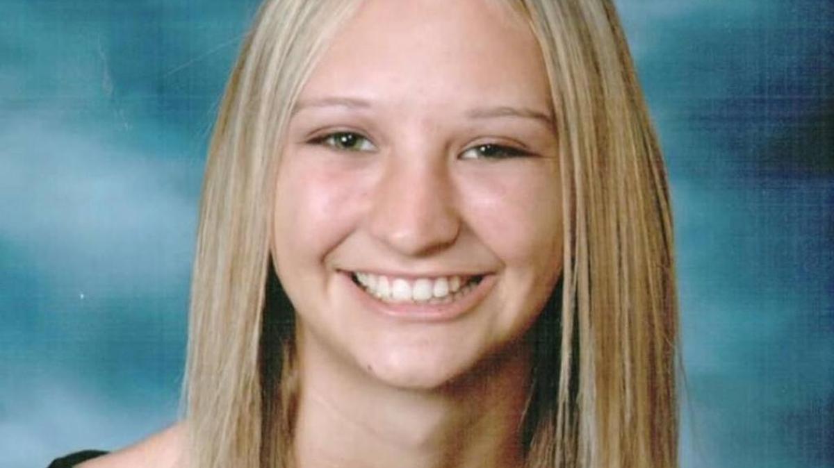 Amanda Clark escribió acerca de su primer accidente y prometió no volver a conducir y hablar por teléfono al mismo tiempo. Murió al año en circunstancias similares.