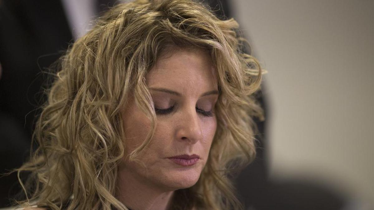 Summer Zervos da una conferencia de prensa con la abogada Gloria Allred para informar sobre una demanda por difamación contra el presidente electo Donald Trump el 17 de enero de 2017 en Los Angeles, California.